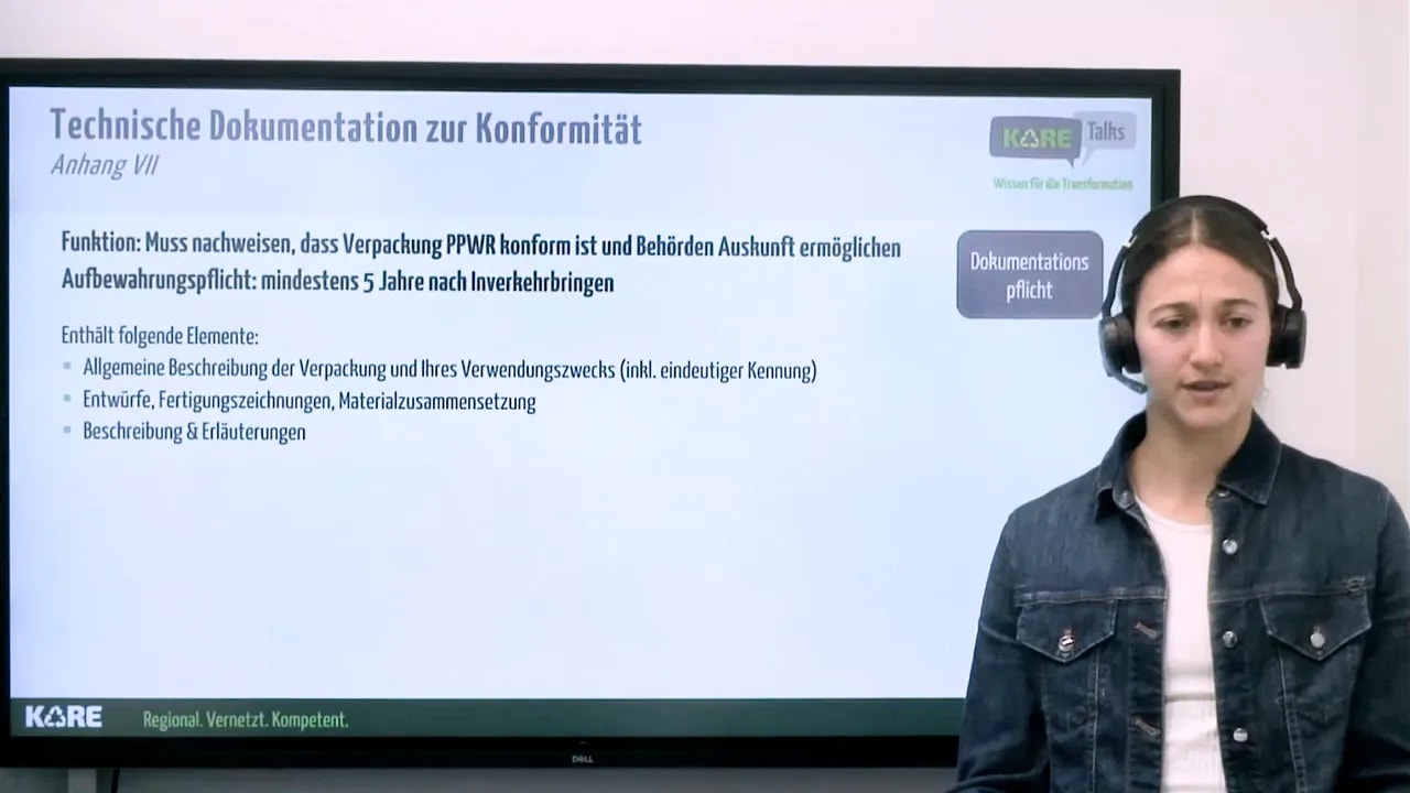 Folie 'Technische Dokumentation zur Konformität' mit Stichpunkten (Allgemeine Beschreibung, Entwürfe/Fertigungszeichnungen, Beschreibung & Erläuterungen) und Vortragende rechts im Bild.